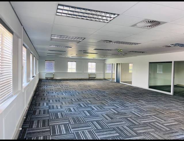 2,804M² OFFICE FOR SALE IN FOURWAYS